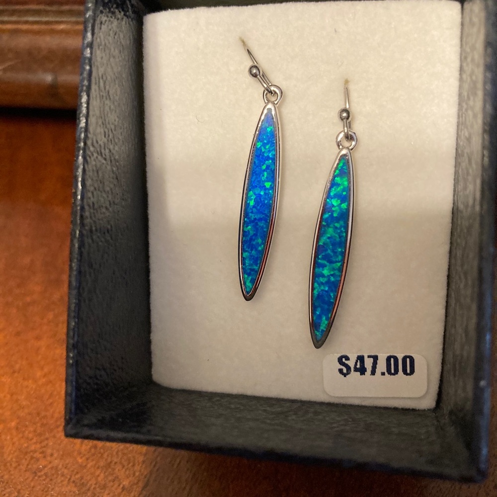 Beautiful drop silver and opal earrings